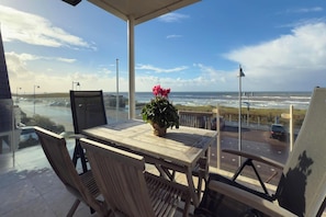 Patio / Balcony - Premium Beachfront Villa with Balcony (Egmond aan Zee)