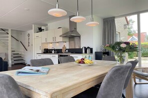 Private kitchen - Water Sports Haven with Jetty (Langweer)