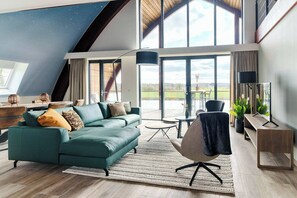 Una Smart TV, una chimenea