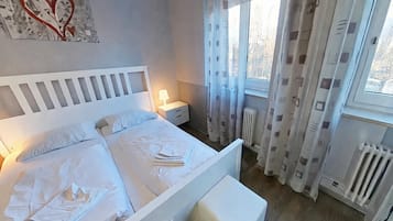 1 soverom, skrivebord, reiseseng for barn og wi-fi (inkludert)