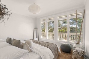 2 bedrooms, iron/ironing board, WiFi, bed sheets - Lotus Bungalow Hyams Beach (Hyams Beach)