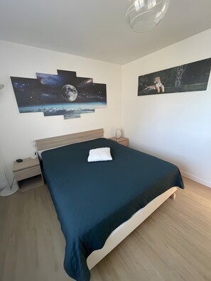 WiFi, bed sheets