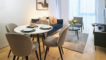 Apartment, 2 Bedrooms, Non Smoking, Kitchen | Dining