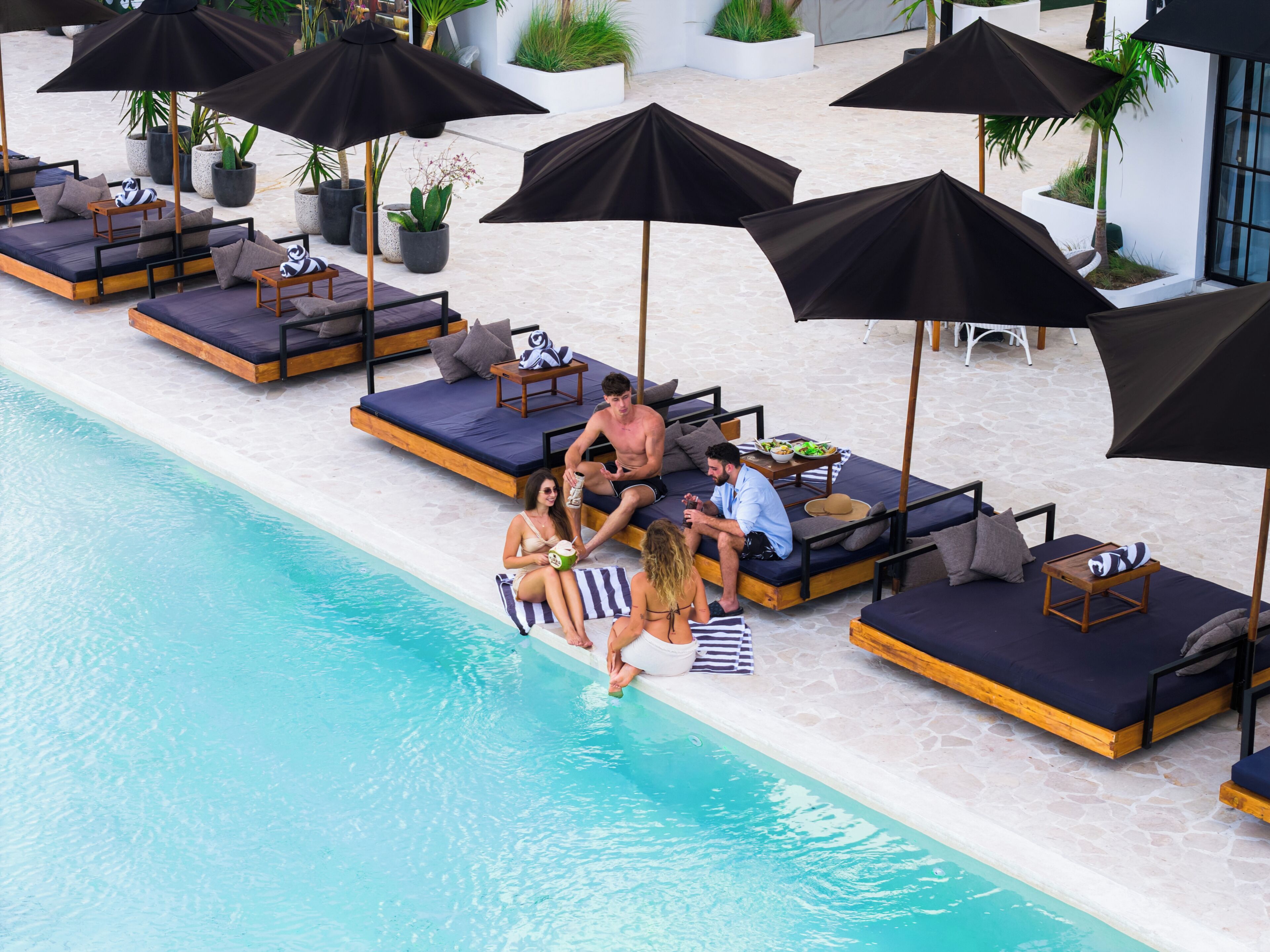 2 piscines extérieures