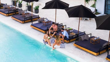 2 piscines extérieures
