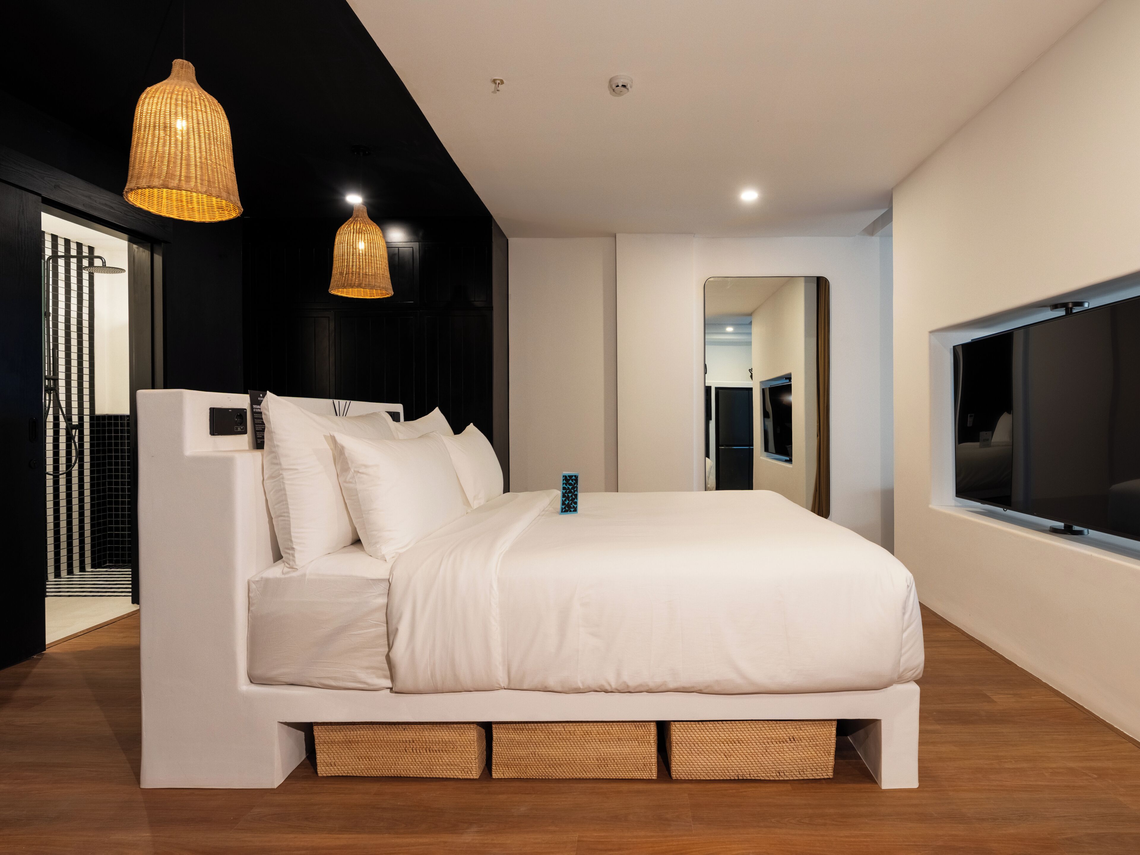 Minibar, bureau, espace de travail pour ordinateur portable