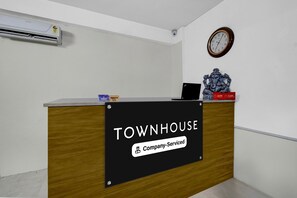 Lobby - Super Townhouse Financial District (Hyderabad)