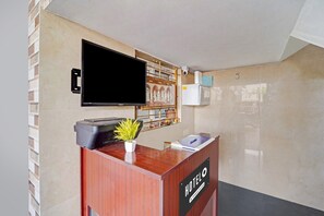 Lobby - Deluxe Hotel O Jaganath Nagar (Coimbatore)