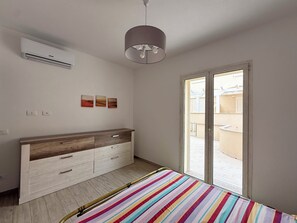 1 bedroom, bed sheets - Residence La Marina 21 (Isola Rossa)