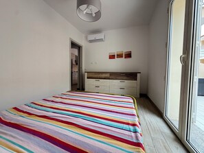 1 bedroom, bed sheets - Residence La Marina 21 (Isola Rossa)
