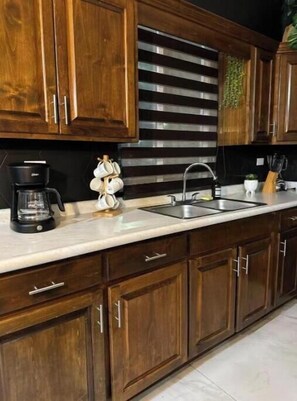 Private kitchen - Superior apartment with balcony, Anchor Suites (Puerto Peñasco)