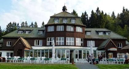 Ferienhaus am Hotel mit Gastro und Wellnes