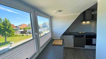 Coffee/tea maker, fridge, microwave, oven