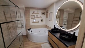 Bathroom - Vrbo Property (Dunkerque)
