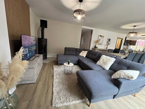 Living area - Vrbo Property (Dunkerque)