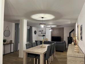 Dining - Vrbo Property (Dunkerque)