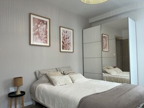 Room - Vrbo Property (Dunkerque)