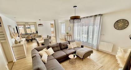 La ParenthÚse Dunkerquoise : Appt luxe, balnéo, jardin, garage privé & wallbox