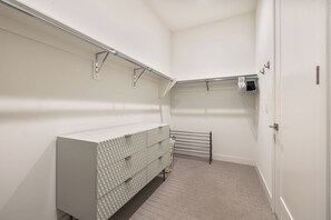 Interior - 2-bedroom 3-bath condo in beautiful Palm Desert w/ pool & fitness ctr steps away (Palm Desert)