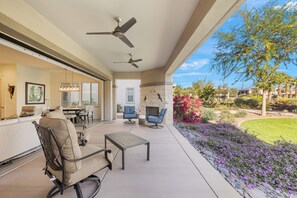 Outdoor dining - 2-bedroom 3-bath condo in beautiful Palm Desert w/ pool & fitness ctr steps away (Palm Desert)