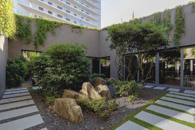 Modern Apartment | Balcony, Parking, Gym