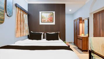 1 Schlafzimmer, Schreibtisch, Bettwäsche