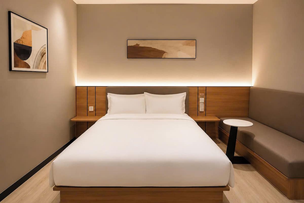 Minibar, desk, free WiFi, bed sheets