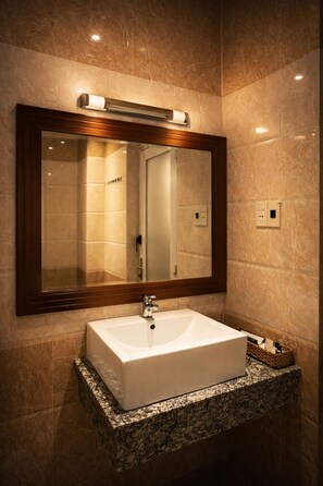 Bathroom - Seven Days Hotel (Duc Hoa)