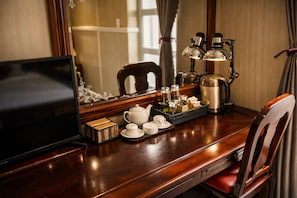 Standard Double Room | Bar mini, meja, Wi-fi percuma, cadar katil 
