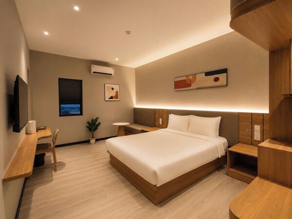 Luxury Double Room | Minibar, desk, WiFi (free), bed sheets - Sevendays Hotel (Duc Hoa)
