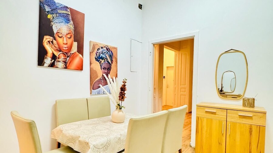 Stylish 9BR Apartment for 18 Guests
