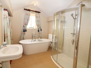 Shower - The Bothy, Wildboarclough (Macclesfield)