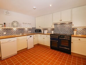 Dishwasher, high chair - The Bothy, Wildboarclough (Macclesfield)