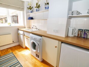 Dishwasher, high chair - The Bothy, Wildboarclough (Macclesfield)