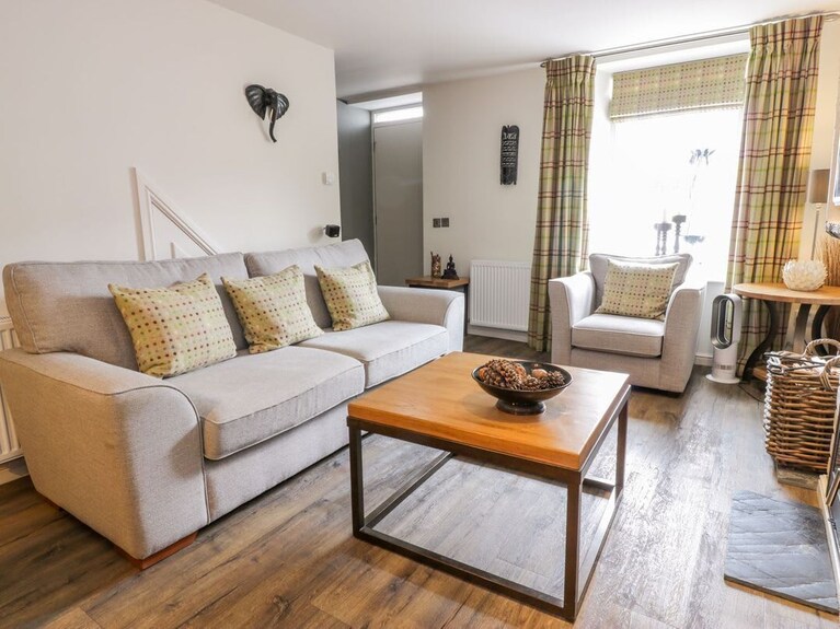 Wee Cottage: A Cozy Escape In Moffat - Moffat