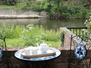 Outdoor dining - Troutbeck Cottage Ludlow 1 bed (Ludlow)