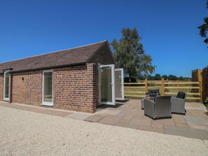 Terrace/patio - The Old Piggery, Ironbridge (Shifnal)