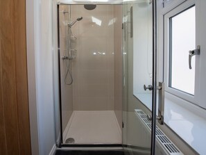 Shower - Lemonade Cottage, Whitby (Whitby)
