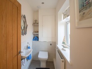 Shower - Lemonade Cottage, Whitby (Whitby)