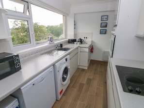 Dishwasher - 34 Croft Court, Pembrokeshire. (Tenby)