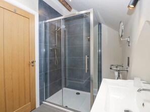 Shower - The Old Chapel, Dorstone (Hereford)
