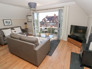 Living area - Cambrie: A Cozy Retreat in Tenby (Tenby)