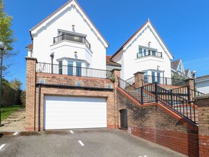 Exterior - Cambrie: A Cozy Retreat in Tenby (Tenby)