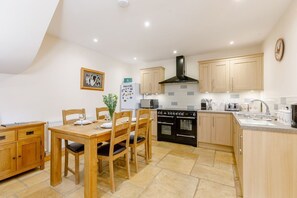 Dishwasher, highchair - Rose Cottage, Great Tew (Chipping Norton)