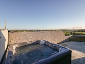 Bañera de hidromasaje al aire libre