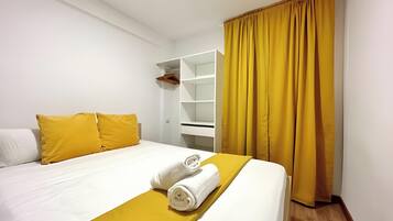 2 bedrooms, iron/ironing board, WiFi, bed sheets