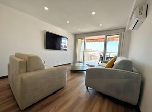 Living area - Apartment with Pool and Parking in Salou (Salou)