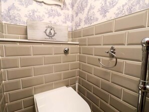 Shower - 59 Moorland Road, Scarborough (Scarborough)