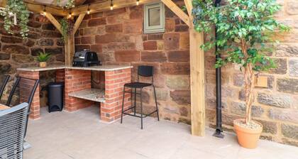 The Long Barn, Alton