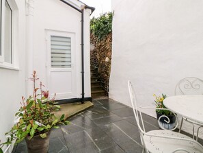 Outdoor dining - Cove Cottage, Torquay (Torquay)